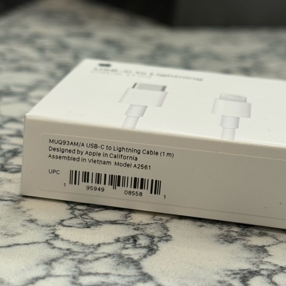 BRAND NEW Authentic Apple USB-C to Lightning Cable (1 m) - Picture 3 of 7